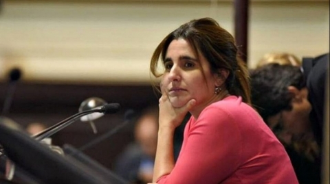 Maricel Etchecoin: "El 'yo vacuné' de Kicillof implica una idea paternalista donde quien gobierna te está dando la vacuna como si fuese un gesto de grandeza"