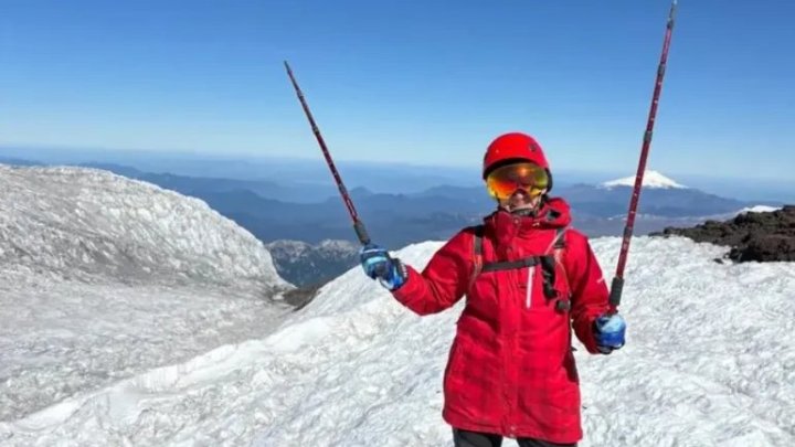 Tiene 71 años, limpia casas y cumplió su sueño de escalar la cima del Volcán Lanín