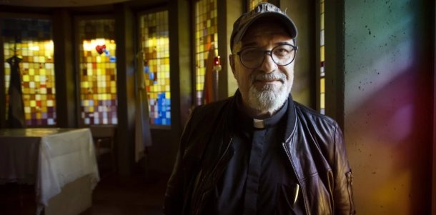 Padre C&eacute;sar: "Francisco se tuvo que bancar que le dijeran que era el anticristo"