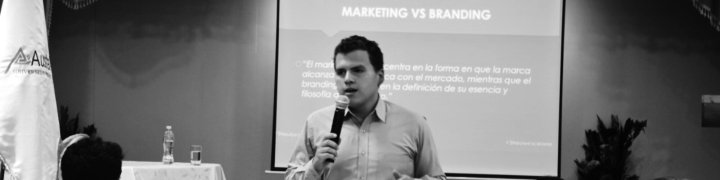 Shauly Escalona: "Los venezolanos en Caracas tienen que borrar todo de su celular por si se los revisa la polic&iacute;a en la calle"