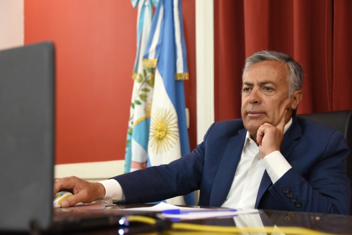 Cornejo: &quot;El Gobierno vende humo y da certidumbres que no son tales&quot;