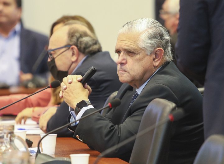 Ricardo L&oacute;pez Murphy: "No se puede hacer volar la econom&iacute;a con regalos todo el tiempo"