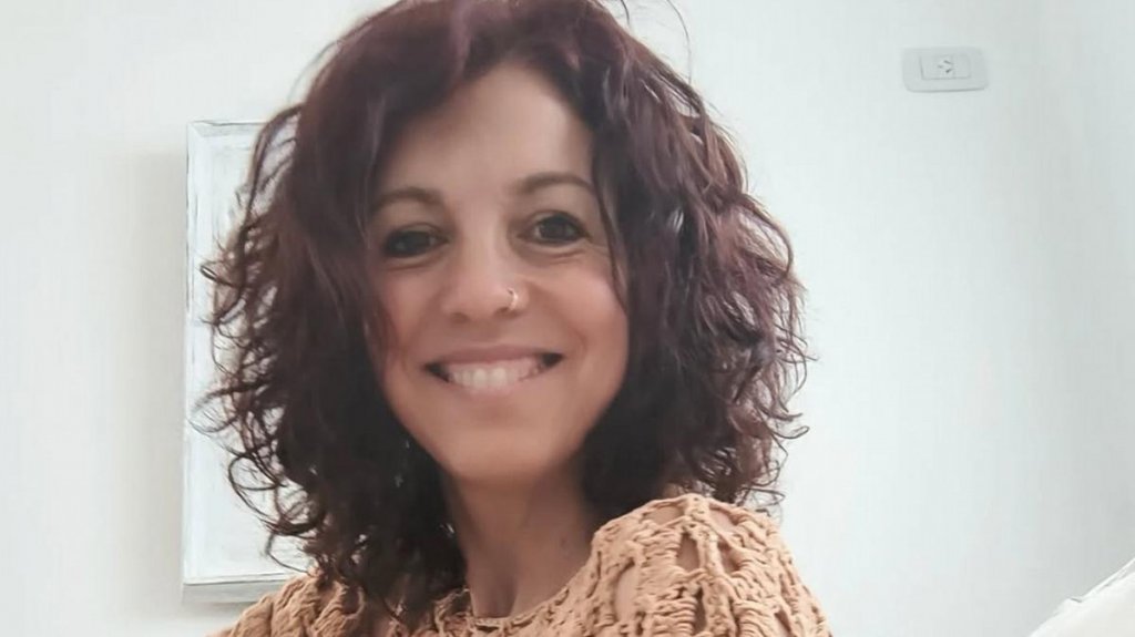 Eugenia Lopez Ardiles:  &quot;A los 47 años le diagnosticaron Parkinson, tenia medio cuerpo inmovilizado y se recupero bailando&quot;