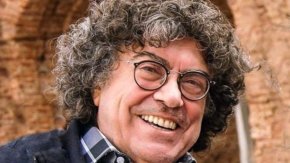 Piero: "Me met&iacute; en el sacerdocio para poder cantar"