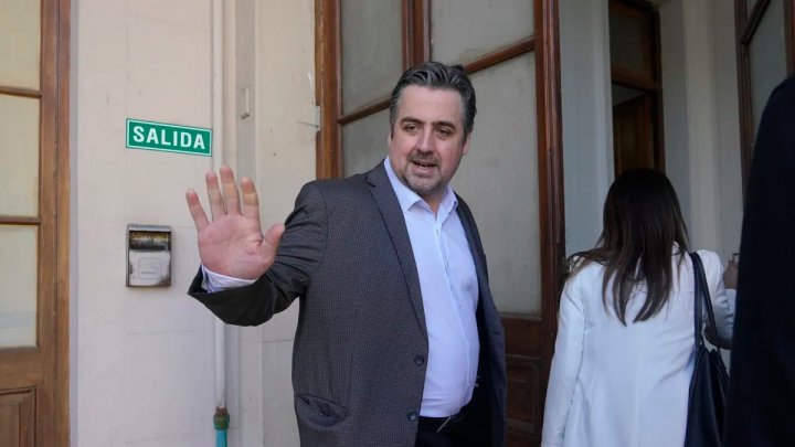 El ministro de Seguridad de Santa Fe interrumpi&oacute; la comunicaci&oacute;n con Longobardi cuando le pregunt&oacute; los nombres de las banda