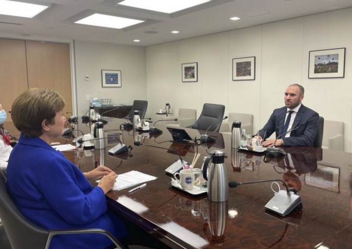 A pesar de la negativa de Guzm&aacute;n, el FMI confirm&oacute; que habr&aacute; una reducci&oacute;n de subsidios a la energ&iacute;a