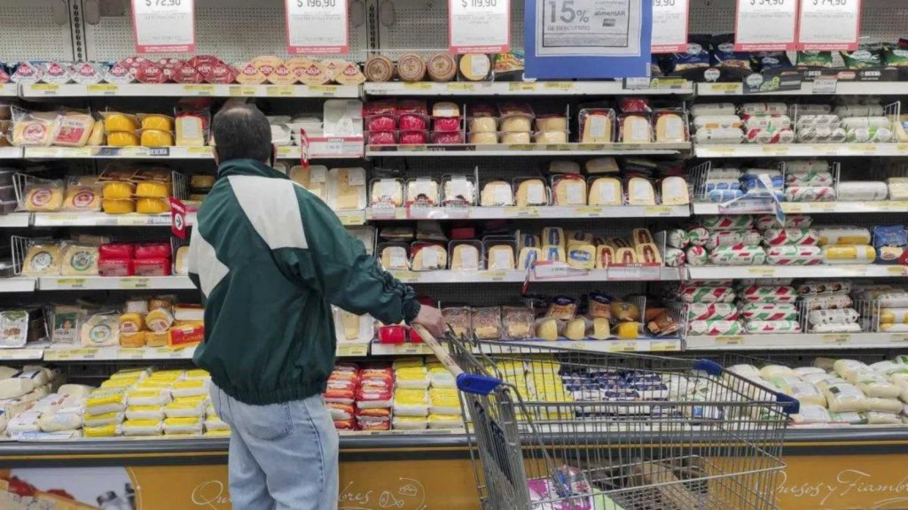 Fernando Savore: &quot;Agosto llegó con aumentos en lácteos y productos enlatados: las ventas cayeron 20%&quot;