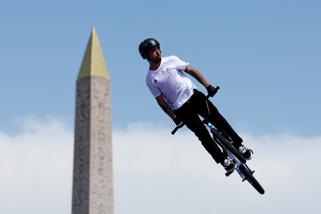 Paco, papá de Maligno Torres: &quot;A los 5 años ya se movía tranquilo en una bicicleta grande&quot;