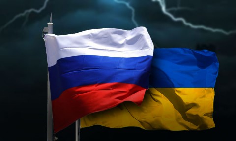 Oleksandr Slyvchuk: "Rusia hace una vacuna para salvar la humanidad y después tira misiles"