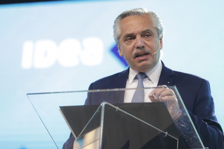 Alberto Fern&aacute;ndez firm&oacute; el decreto que releva a Macri del secreto para declarar