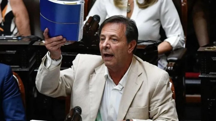Oscar Zago: "Los que nos sintamos honestos tenemos que acompa&ntilde;ar ficha limpia"