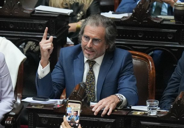 Bertie Benegas Lynch: "La ley Bases ha demorado demasiado tiempo, estamos en un naufragio kirchnerista"