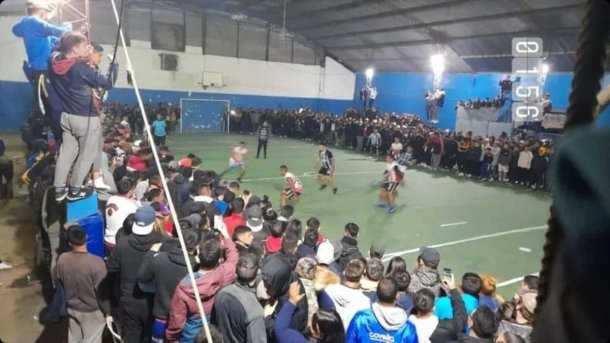 Juegan al fútbol por plata en el conurbano por plata para llegar a fin de mes: "Jugamos por 100.000 pesos en Laferrere"