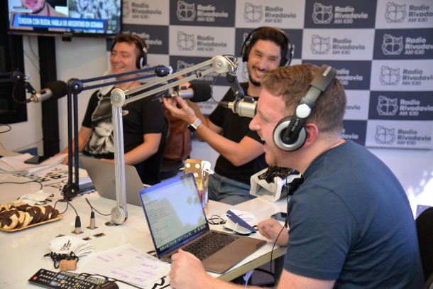 Escucha el pase entre Jonatan Viale y Nelson Castro