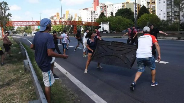 Manifestante de Lugano: "Nos dijeron que se rompió una cisterna"