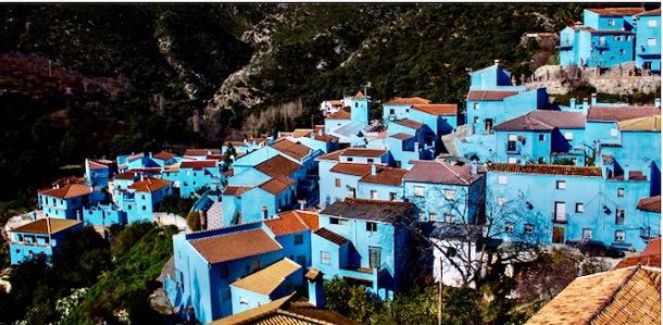 Alfredo Oballe Corrales: "El azul se ha convertido en un elemento diferencial dentro del municipio"