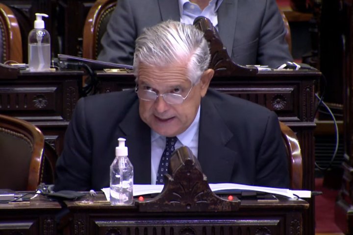 Ricardo L&oacute;pez Murphy: "Lo m&aacute;s sano para nuestra econom&iacute;a son reglas iguales para todos y eliminaci&oacute;n de todos los subsidios"
