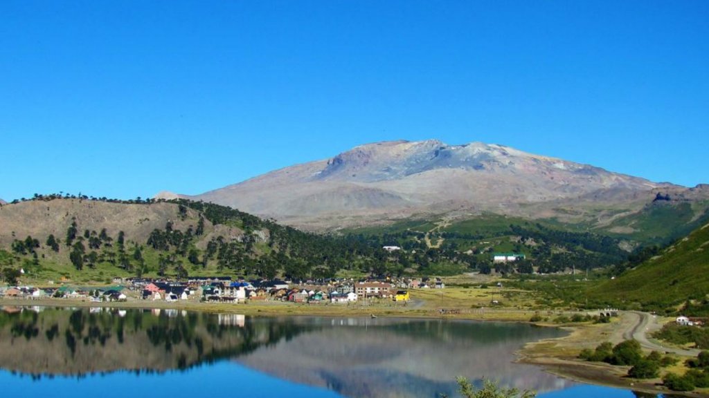 Vincular la “vida” del volcán Copahue con la comunidad local