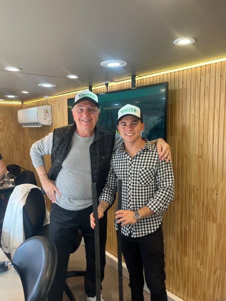 La visita de Facundo L&oacute;pez, encargado de Variya, al cami&oacute;n de Radio Rivadavia
