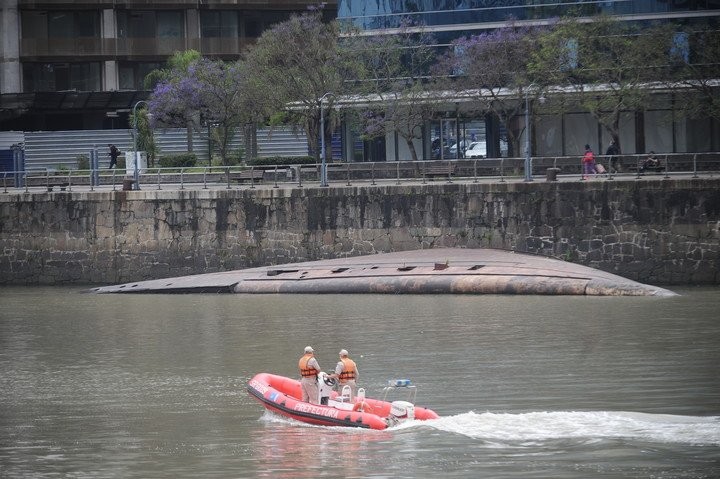 Escribió en su blog sobre el misterioso barco hundido en Puerto Madero