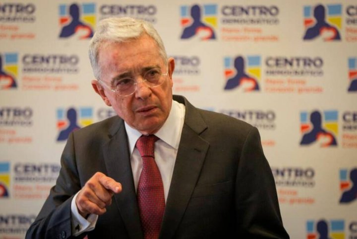 &Aacute;lvaro Uribe V&eacute;lez: "Fue dif&iacute;cil la relaci&oacute;n con Cristina por su vinculaci&oacute;n al bloque de los Ortega y los Castro"