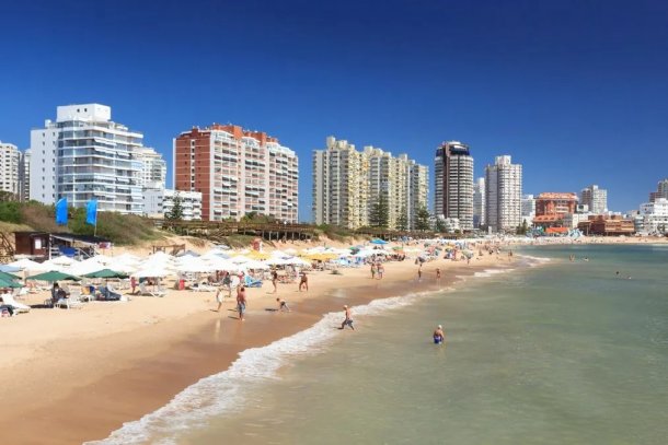 Viajaron a Uruguay, en 2023, un millón 700 mil argentinos