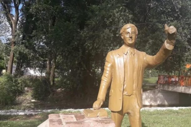 Intendenta de Anisacate: “Vamos a devolverle la estatua de Kirchner a su creador y vamos a poner una de Favaloro”