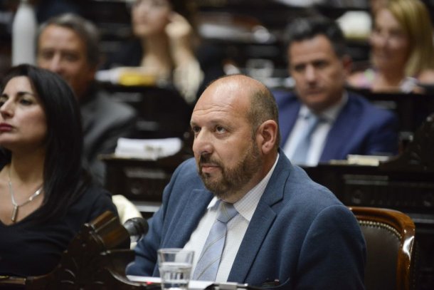 El diputado libertario D'Alessandro quiere ajustar dietas de parlamentarios al ritmo de las jubilaciones