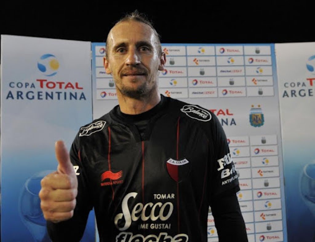 Adrián “el polaco” Bastía :"Este Racing de hoy, emociona como emocionaba aquel en el 2001".