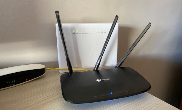 Estaban de vacaciones, se dieron cuenta que el vecino les robaba el WiFi y le hicieron creer que había un fantasma