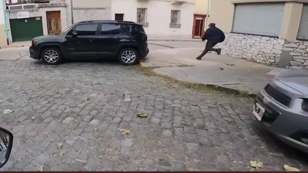 Le robaron el celular en el colectivo y se lo recuperó un motoquero youtuber