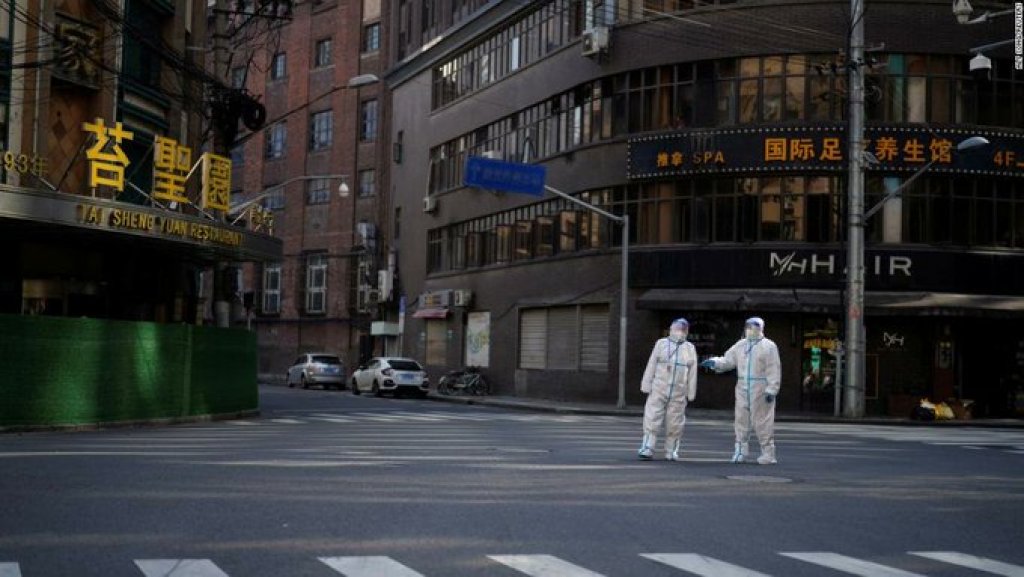 Cuarentena estricta en Shanghái: “Por semana nos dan dos berenjenas, dos zanahorias y una lechuga”