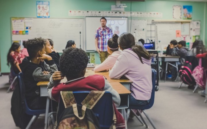 &iquest;Por qu&eacute; cada vez repiten de a&ntilde;o menos j&oacute;venes, mientras que los resultados educativos empeoran?