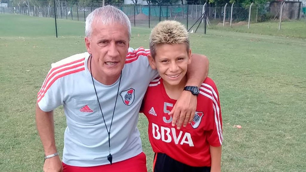 Oscar Castellanos: &quot;Echeverri es diferente y siempre quiere jugar a la pelota&quot;