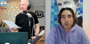 Entrevistamos al creador de un ascensor para que personas con discapacidad puedan ingresar solas a una pileta