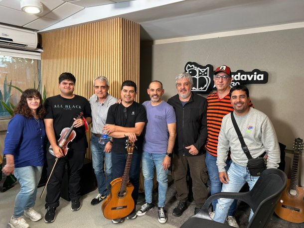 ¡El Grupo Hualpatas nos deleitó con folclore en vivo!