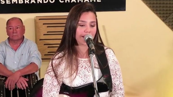 Giannela Niwoyda vino a cantar en vivo con el Cholo Gómez Castañón