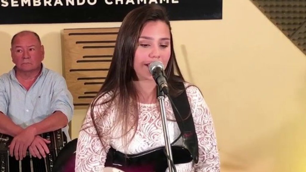 Giannela Niwoyda vino a cantar en vivo con el Cholo Gómez Castañón