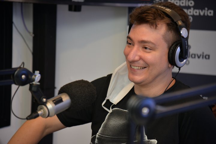 Escucha la canci&oacute;n de Ariel Tarico: "Hay IFE, pero no hay Bife"
