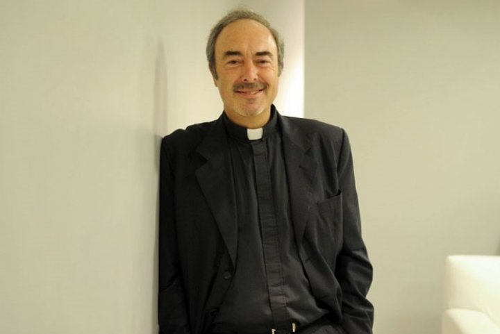 Padre Ariel Busso: &quot;Las iglesias están llenas, no damos a basto. Muchos jóvenes acuden a la casa de dios&quot;