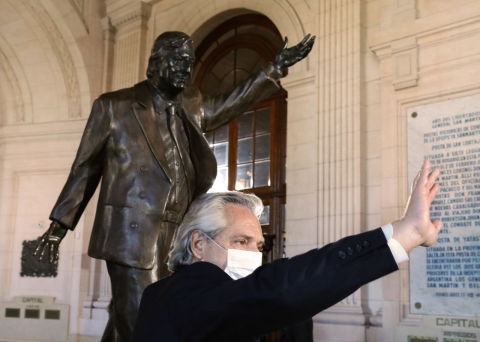 "Cristina no me llamó, pero sé que le gustó la obra", dijo el autor de la escultura de Néstor Kirchner