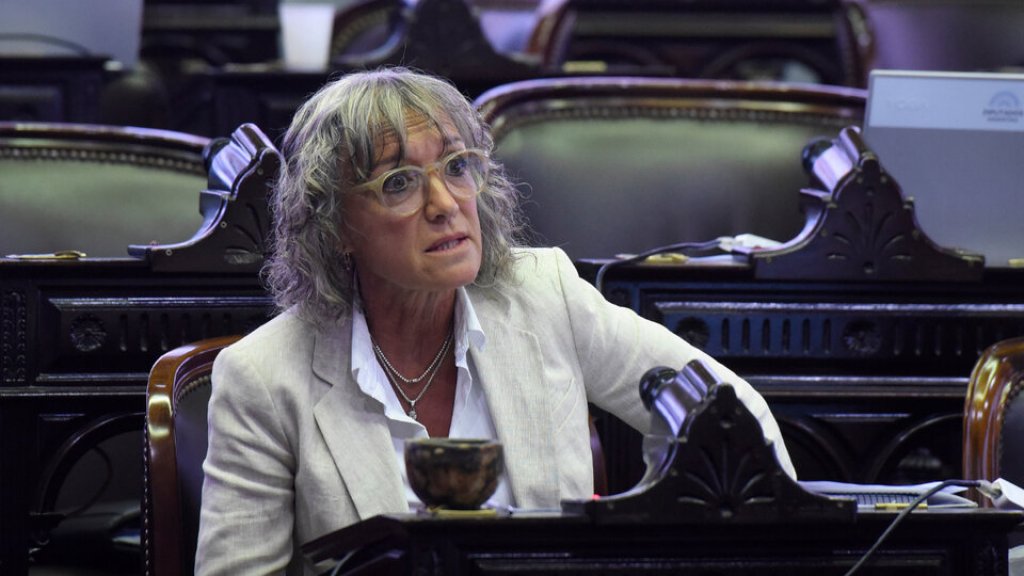 Monica Frade: "No coincido con el rol que le quieren dar a las fuerzas armadas"
