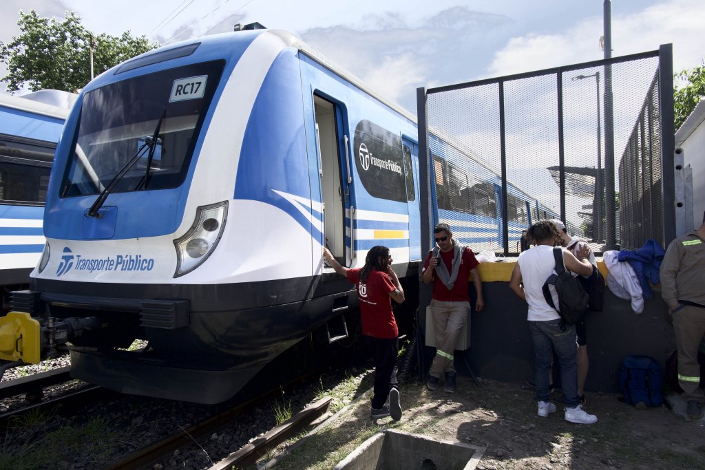 Su hija caminó 25 kilómetros por falta de trenes: &quot;Su estado era terrible y tenía los pies totalmente ampollados&quot;