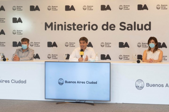 Fern&aacute;n Quir&oacute;s detall&oacute; que "la cuarta dosis para la poblaci&oacute;n general todav&iacute;a est&aacute; en debate"