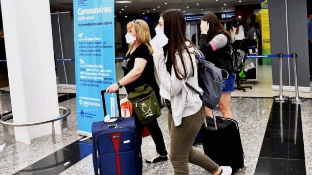 El fenómeno de los argentinos que se van del país y se deshacen de todos sus bienes
