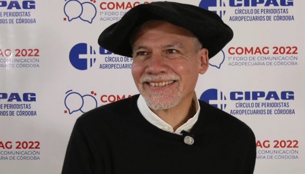 Julio Ramos, el sacerdote “influencer” en Pascua