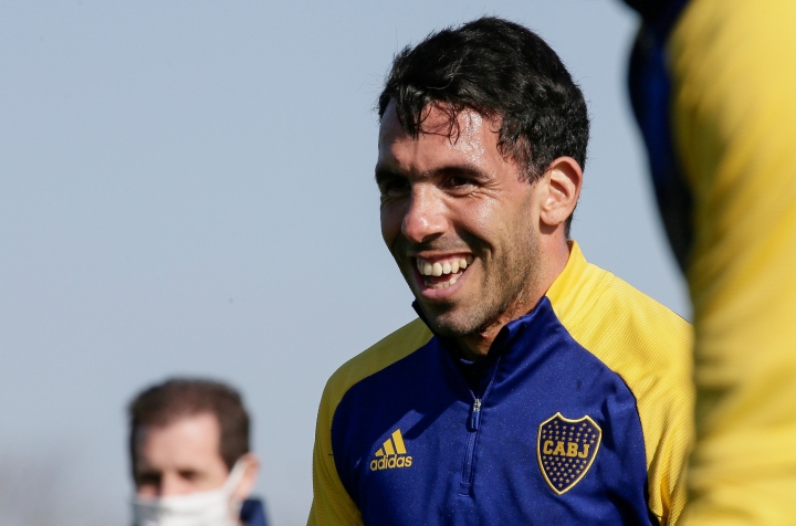 Carlos Tévez: &quot;La gente me sostiene de pie&quot;