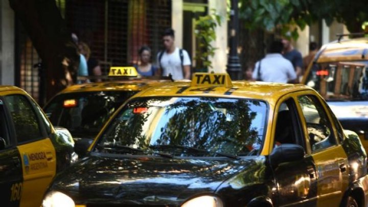 El enojo de una taxista: &ldquo;Nadie nos defiende de los piquetes y no podemos trabajar&rdquo;