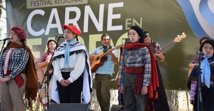 Sabores y saberes: El agrónomo Gustavo Sánchez se fue a vivir a Las Calles e inspiró con un recuerdo la “Fiesta de la Carne en Fardo”