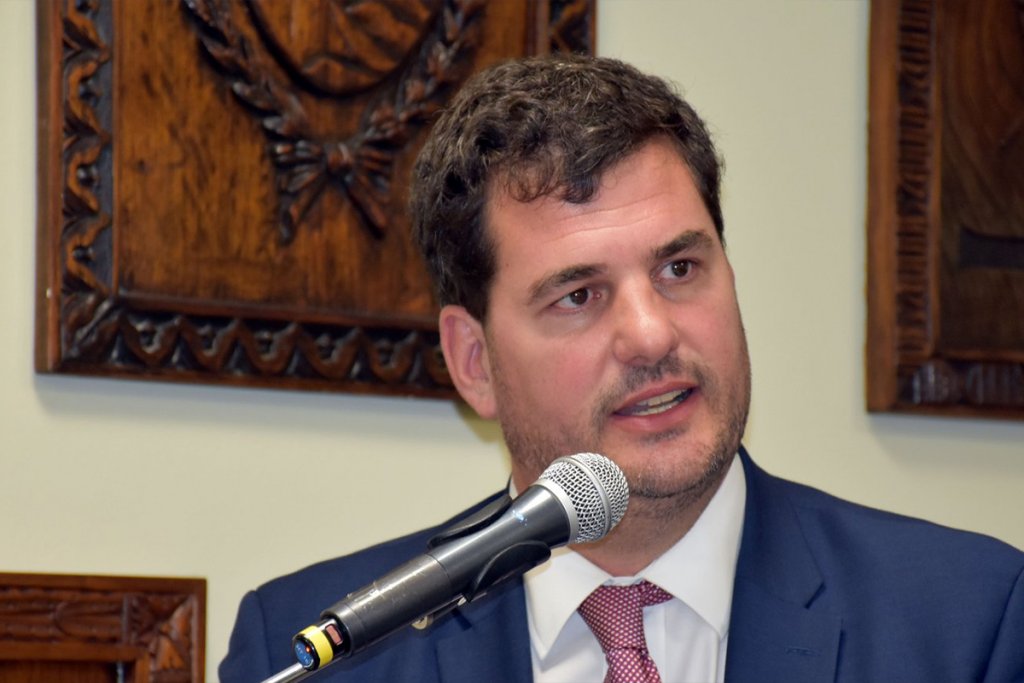 Eugenio Burzaco: "Hay que sacar la intermediación de los planes sociales"